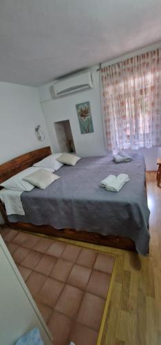 Apartment and Rooms Lucicaにあるベッド