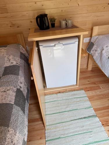 Dapur atau dapur kecil di Trommeļa brīvdienu mājiņas-kempings