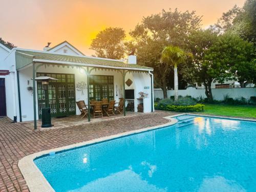 Bazén v ubytování Whistlewood Guesthouse Walmer, Port Eizabeth nebo v jeho okolí