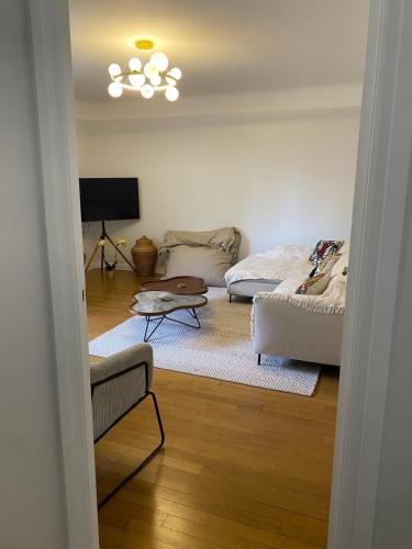 Serene Stay in Eiffel Park