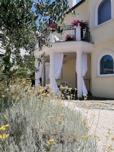 Villa Mandolina Apartments