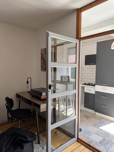 Nhà bếp/bếp nhỏ tại Retro Lounge