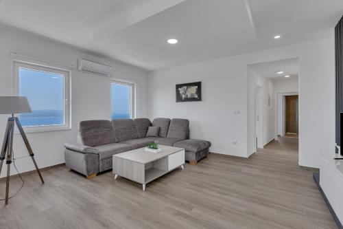 a living room with a couch and a table at Villa la Perla in Baška Voda
