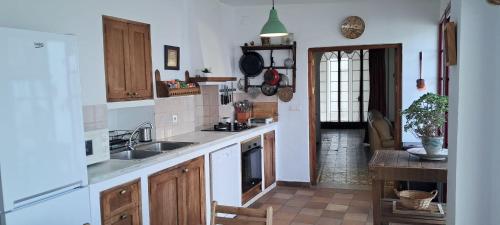 Η κουζίνα ή μικρή κουζίνα στο La casona de Aguafría