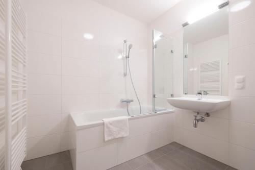 Ένα μπάνιο στο HIRSCH Apartments