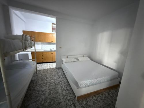 Ένα ή περισσότερα κρεβάτια σε δωμάτιο στο Studio-apartments, rooms with kitchen