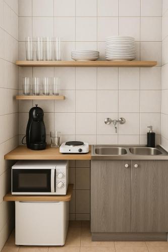 a kitchen with a sink and a microwave at Zöld Sziget Üdülőház in Egerszalók