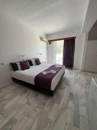 Ένα ή περισσότερα κρεβάτια σε δωμάτιο στο Vlycha Beach Apartments