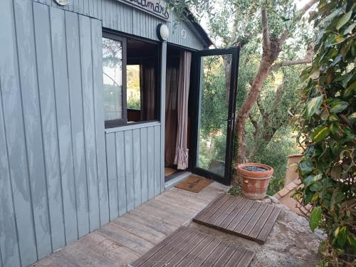 Photo de la galerie de l'établissement Chalet dans oliveraie à 20 min de la célèbre Promenade des Anglais Nice, à Colomars