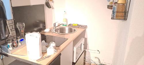 a small kitchen with a sink and a sink at Studio indépendant - chambre privé confortable & tv canal plus in Goussainville