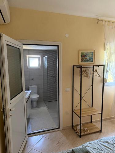 Ванная комната в Villa Alexandros