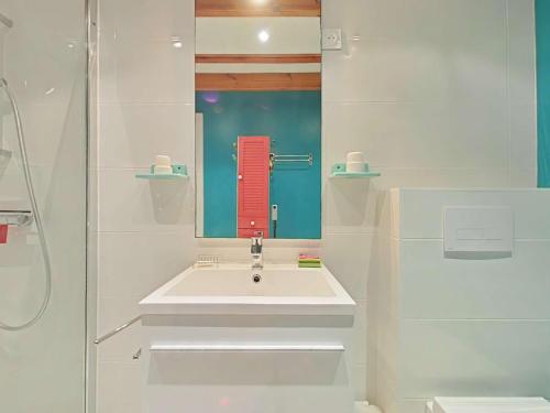 Ένα μπάνιο στο Studio duplex 4 pers avec balcon, parking et accès direct plage - Noirmoutier-en-l'Île - FR-1-224B-527