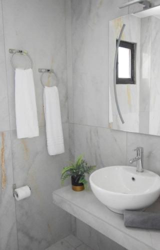 Un baño de Hotel Argilos