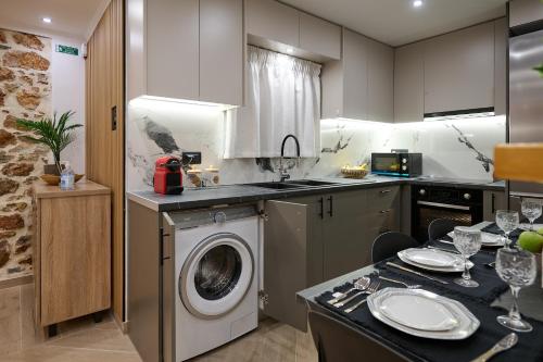 Panos City Apartment - Private parking for motorcycles