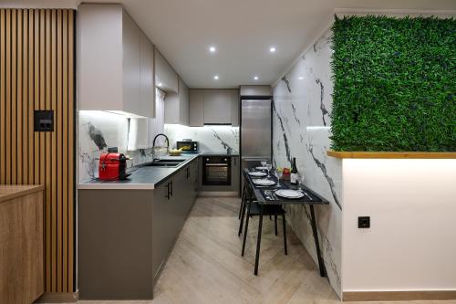 Panos City Apartment - Private parking for motorcycles