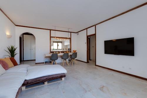 Beachtime - Oura Beach Apartment