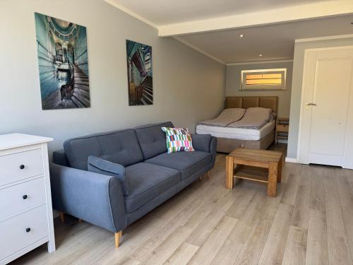 a living room with a couch and a bed at Apartamenty i Domki WyDmy Międzywodzie in Międzywodzie