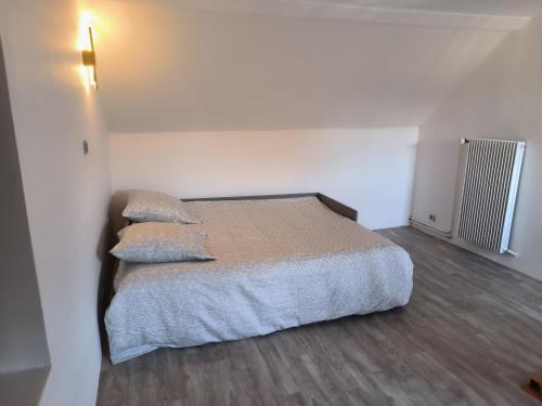 En eller flere senge i et værelse på maison de centre ville