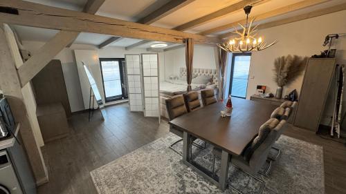 Η κουζίνα ή μικρή κουζίνα στο Golden Grey Loft Bahrenfeld, Volkspark