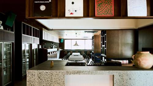 Dapur atau dapur kecil di BASE LAYER HOTEL Nagoya Nishiki