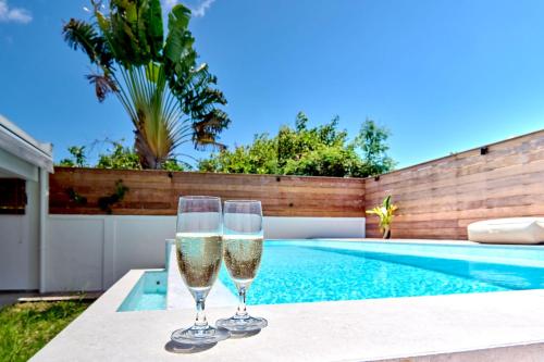 Bazén v ubytování Villa Bel Amour Luxe Plage Marina Golf tout à pied nebo v jeho okolí