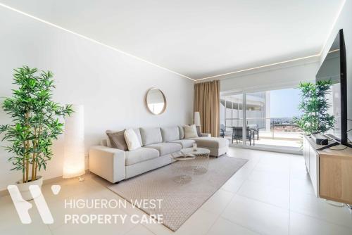 Sunset Vista - Apartment with Mountain Views and Pool, Carvajal, Fuengirola