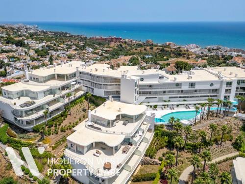 Sunset Vista - Apartment with Mountain Views and Pool, Carvajal, Fuengirola