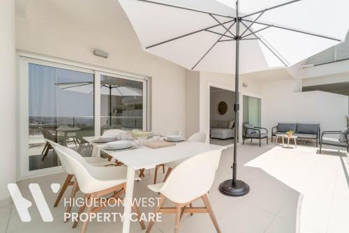 Sunset Vista - Apartment with Mountain Views and Pool, Carvajal, Fuengirola