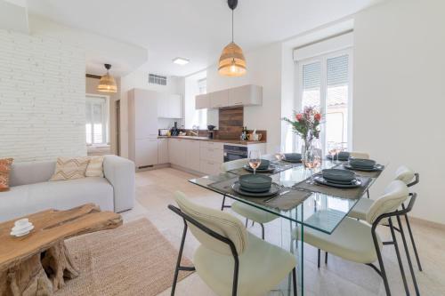 Appart spacieux 4 chambres , Clim au cœur de Nîmes MaisonCarréeConciergerie