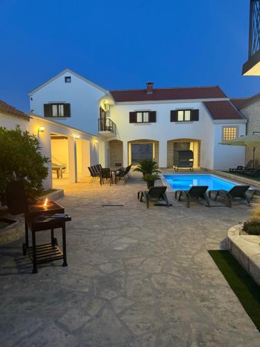 Two Villas with Pool and Jacuzzi, Villa Marin, Pridraga