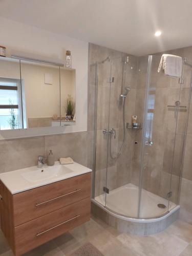 Ένα μπάνιο στο Ferienwohnung Eifelglück