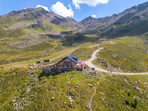 an aerial view of a house on a mountain at Moderne Wohnung mit einer wunderschönen Aussicht in der Residenz Silvretta - Inklusive Silvretta Card Premium in See