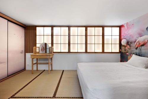 Ένα ή περισσότερα κρεβάτια σε δωμάτιο στο Japanese-Inspired Hideaway in Stavanger Calm, Cozy, and One of a Kind