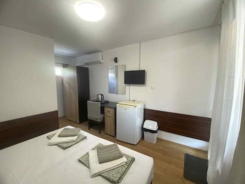 Η κουζίνα ή μικρή κουζίνα στο Family Hotel Yulian