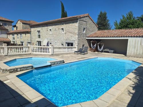 Charmant studio avec piscine