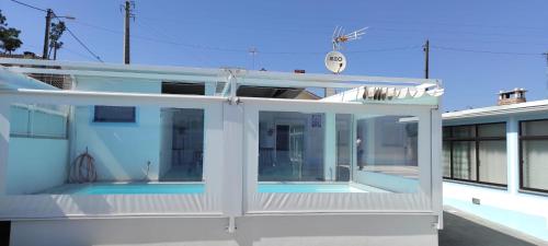 a white house with a pool on the roof at Casinha do Mar in Carvide
