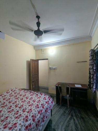 Ένα ή περισσότερα κρεβάτια σε δωμάτιο στο Kalyan Guest House