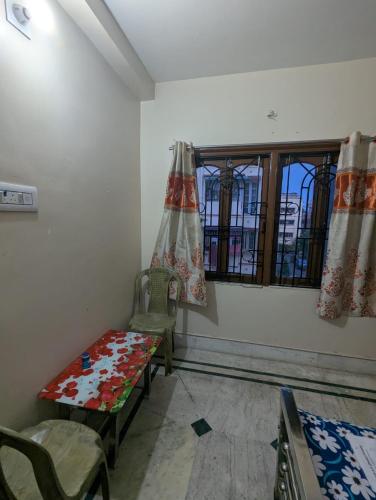Ένα ή περισσότερα κρεβάτια σε δωμάτιο στο Kalyan Guest House