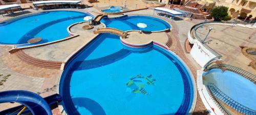 Green Beach, Spacious 3 Story Private Villa, North Coast