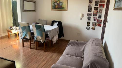 Coin salon dans l'établissement Apartamento 201