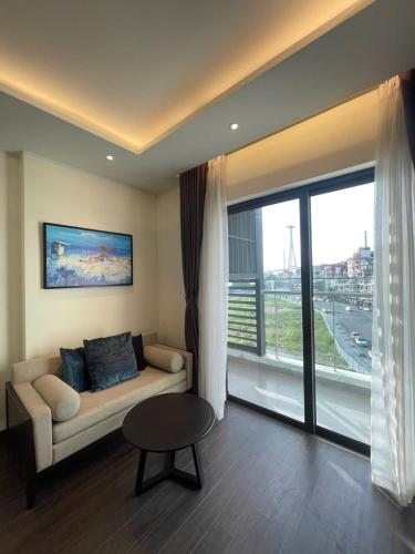 Posezení v ubytování Căn hộ 2 PN, Phù hợp gia đình, gần biển, View chéo biển, vòng quay MT The Sapphire 2 Hạ Long