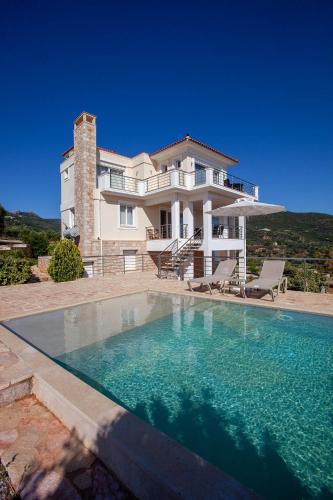 Eden Hill Luxury Villa with Pool in Monemvasia