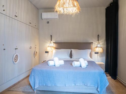 Katil atau katil-katil dalam bilik di Seaview Apartment - Poros Relaxing Beachfront Flat