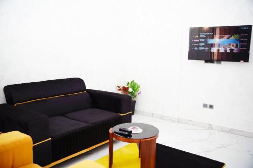 a living room with a couch and a table at Flowers House in Godomey