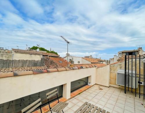 une vue depuis le toit d'un immeuble dans l'établissement Maison du couvent, à Arles