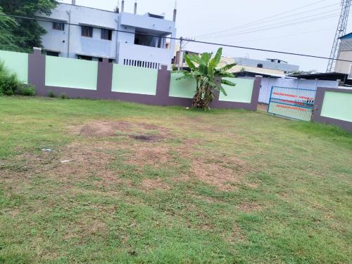 Ein Garten an der Unterkunft Udhayam Residency