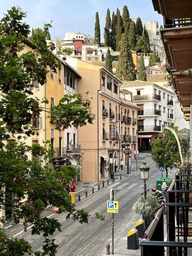 4 balconies house, central and near the Alhambra