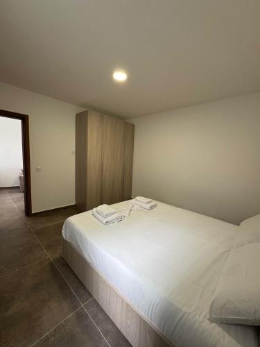 a bedroom with a bed with two towels on it at Spacious Stay new 2 Bed and Balcony in Taʼ Penza