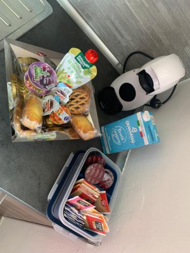 Makanan di atau berdekatan apartmen