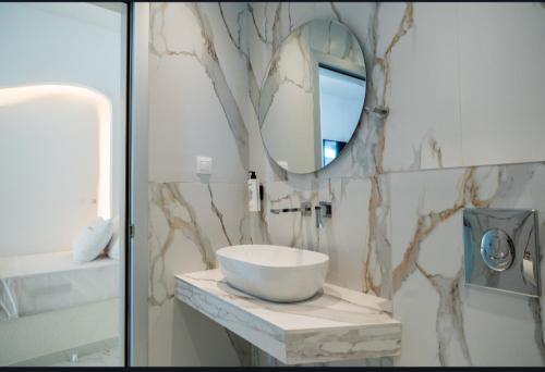 a bathroom with a sink and a mirror at Meltemi Marmaras in Neos Marmaras